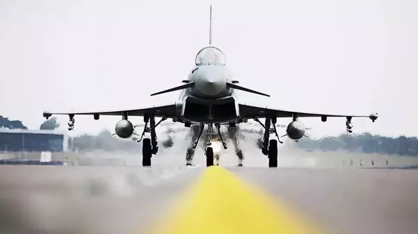Türkiye'nin satın alacağı Eurofighter savaş uçakları, Ankara'ya iniş yaptı