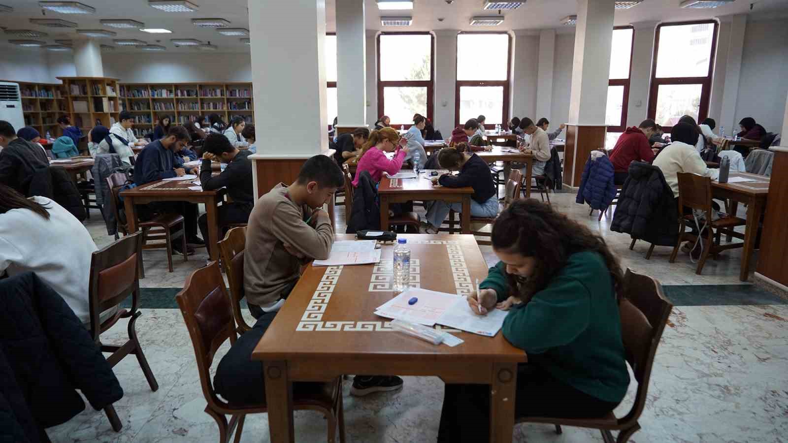 Kahramanmaraş Büyükşehir Belediyesi, üniversite adaylarının yanında