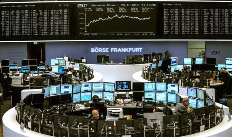 Avrupa borsaları haftaya İtalya hariç negatif başladı: Fransa’nın kredi notu düşürüldü