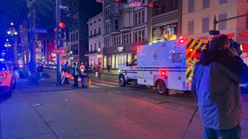 ABD’de araç kalabalığa daldı: 10 ölü, 30 yaralı