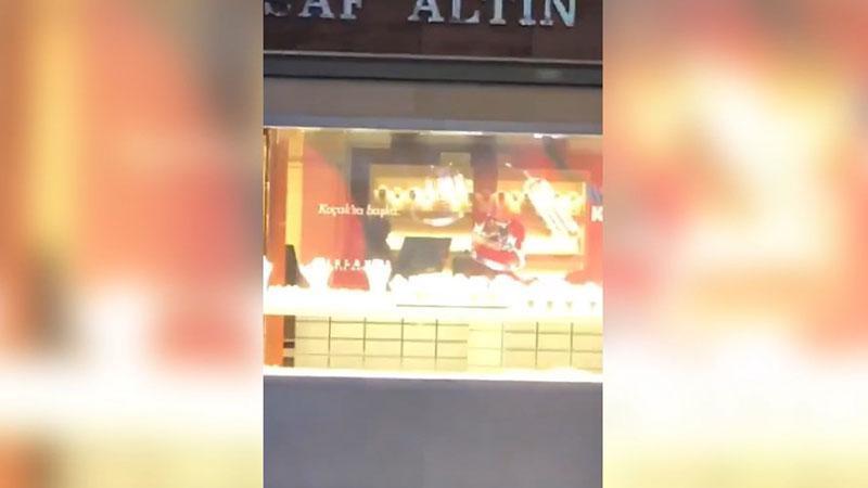 Karabük’te kuyumcu soygunu kamerada; 20 kilo altınla kaçtılar