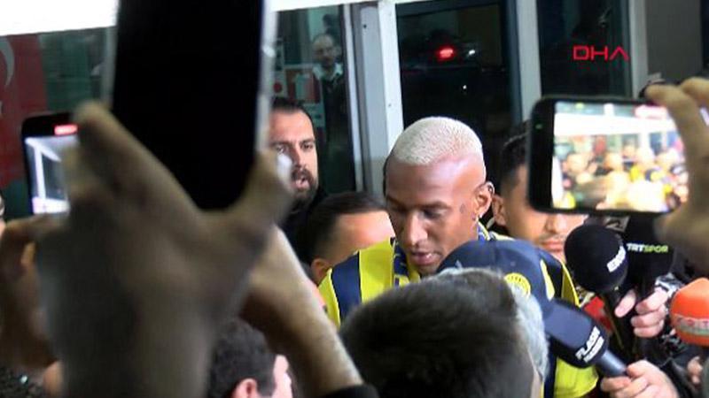 Fenerbahçe’nin anlaşmaya vardığı Anderson Talisca, İstanbul’a geldi