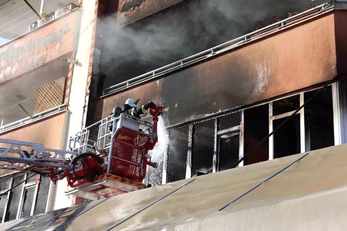 Kahramanmaraş’ta Market Deposunda Yangın Korku Dolu Anlar Yaşattı