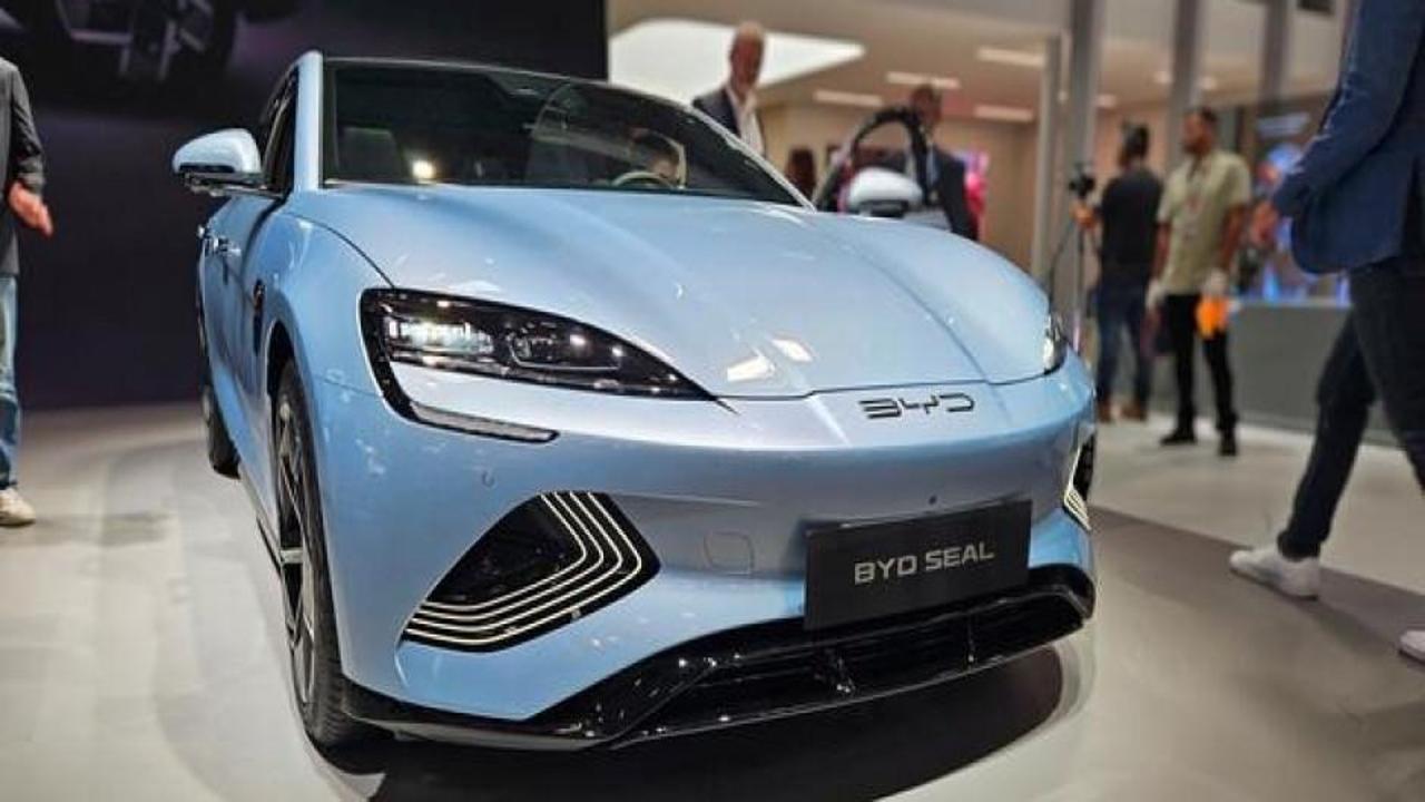 BYD dünyanın en büyük araç taşıyan gemisini denize indirdi