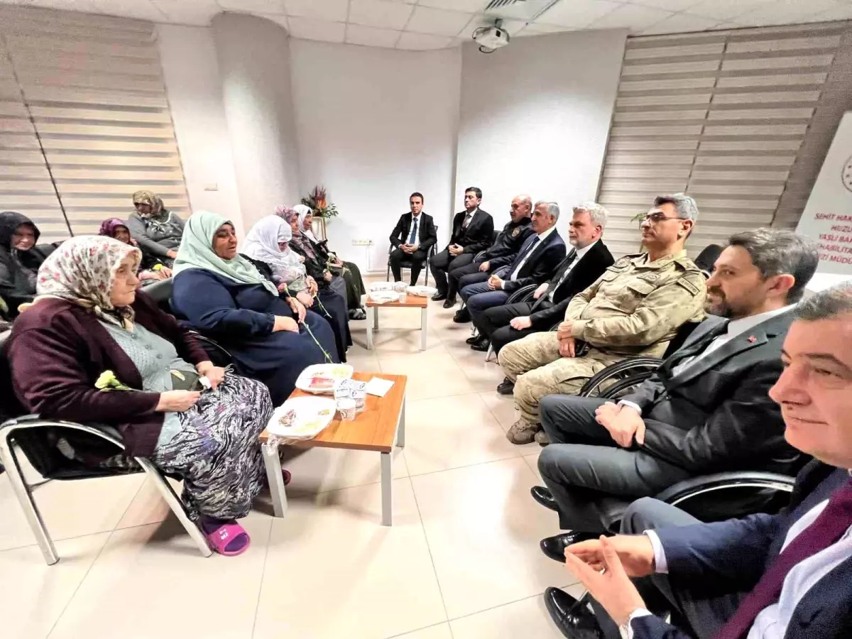 Vali Ünlüer, Yaşlılara Yılbaşı Ziyareti Gerçekleştirdi
