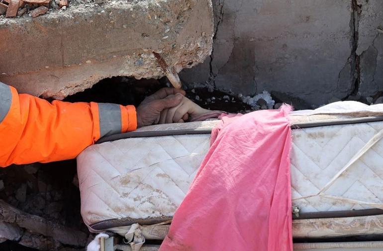 Türkiye bu fotoğrafı unutamıyor! 2 yıl geçti, acı dinmedi: Her taraftan kızımı bekliyoruz