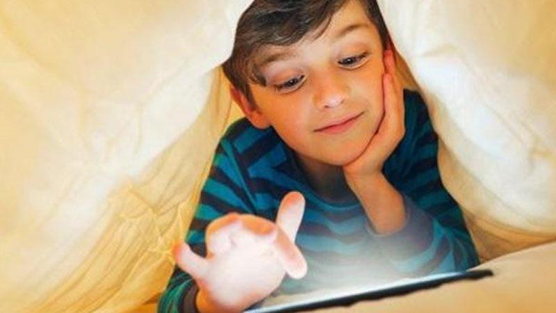 ‘Çocuklar aileleriyle vakit geçiremediklerinde dijital araçlara yöneliyor’