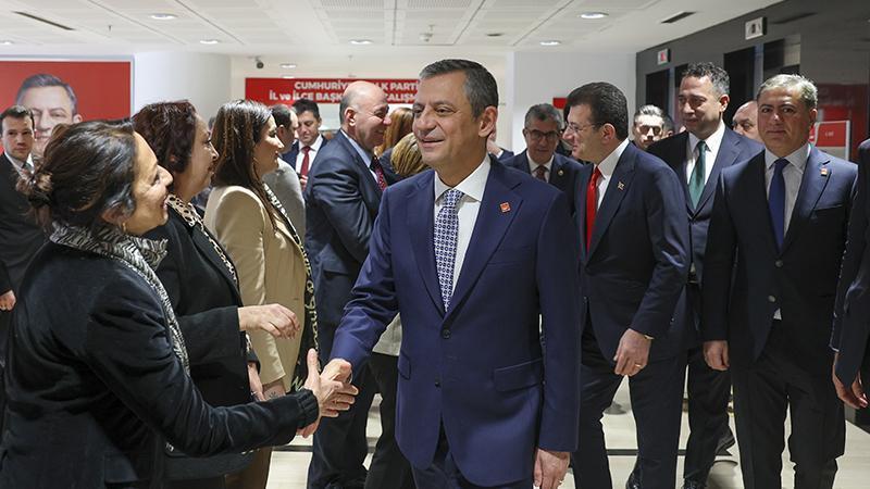 Özgür Özel, milletvekilleri ile bir araya geldi