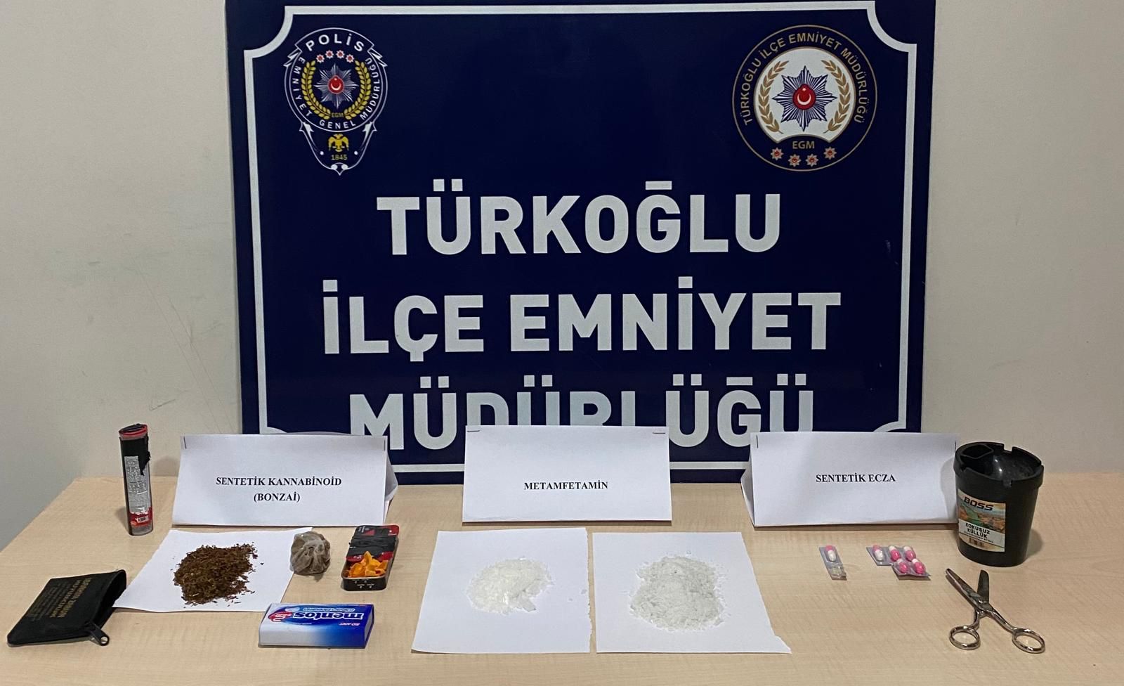 UYUŞTURUCU MADDE TİCARETİ ŞÜPHELİSİ 3 ŞAHIS YAKALANDI