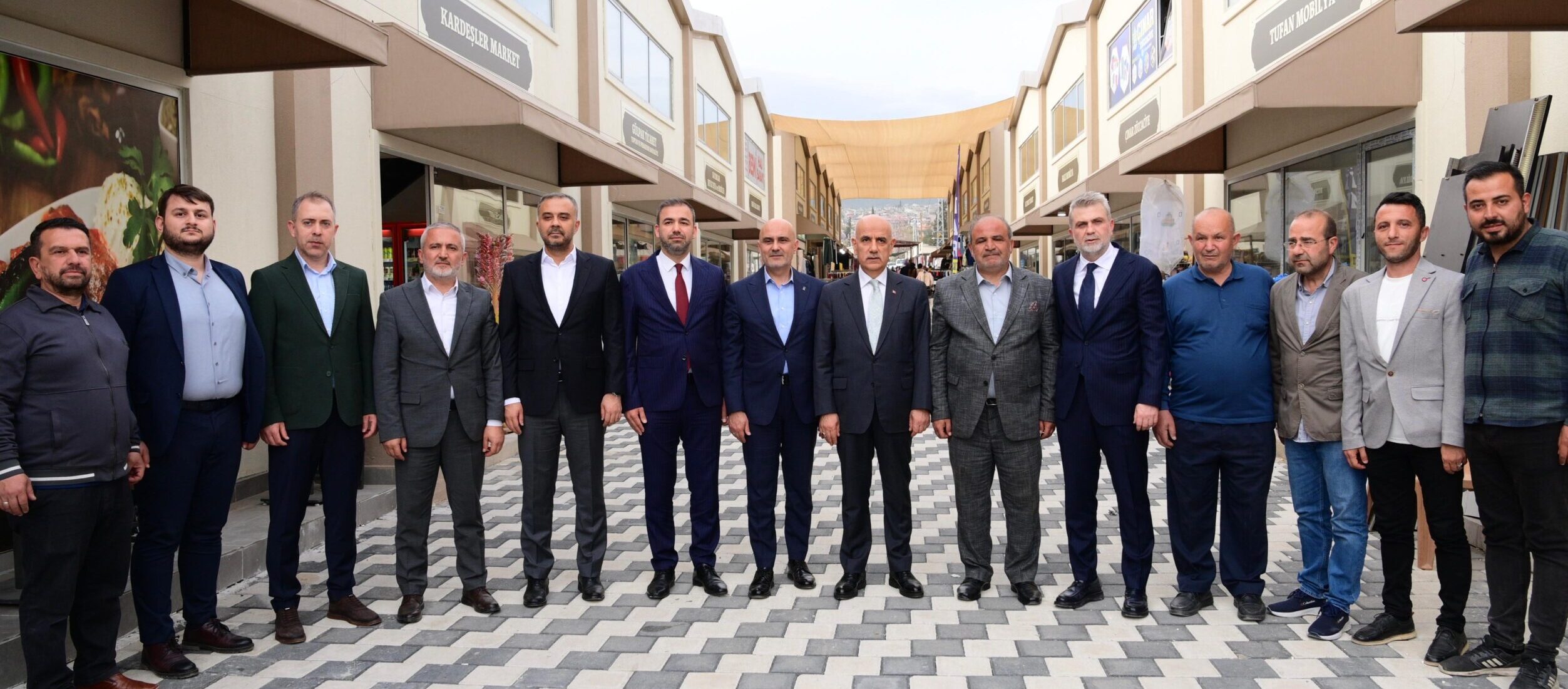 Başkan Görgel, Derepazarı Çarşısı’nda Esnaf ve Vatandaşlarla Bir Araya Geldi