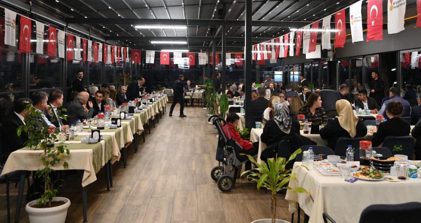 Büyükşehir Belediyesi Meclisi İftarda Bir Araya Geldi