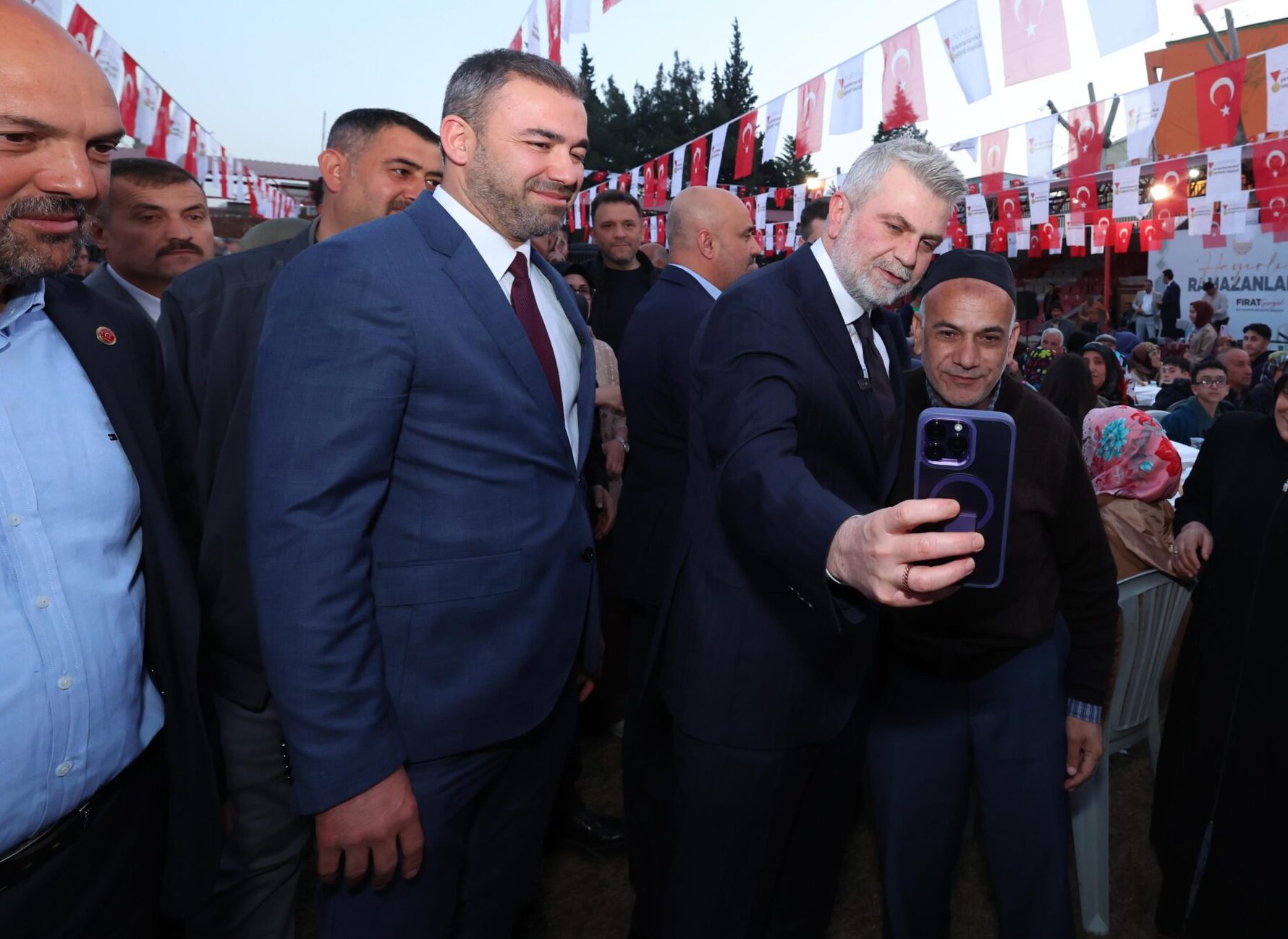 Büyükşehir’in İftar Sofrası Bu Kez Onikişubat’ta Yüzlerce Vatandaşı Ağırladı