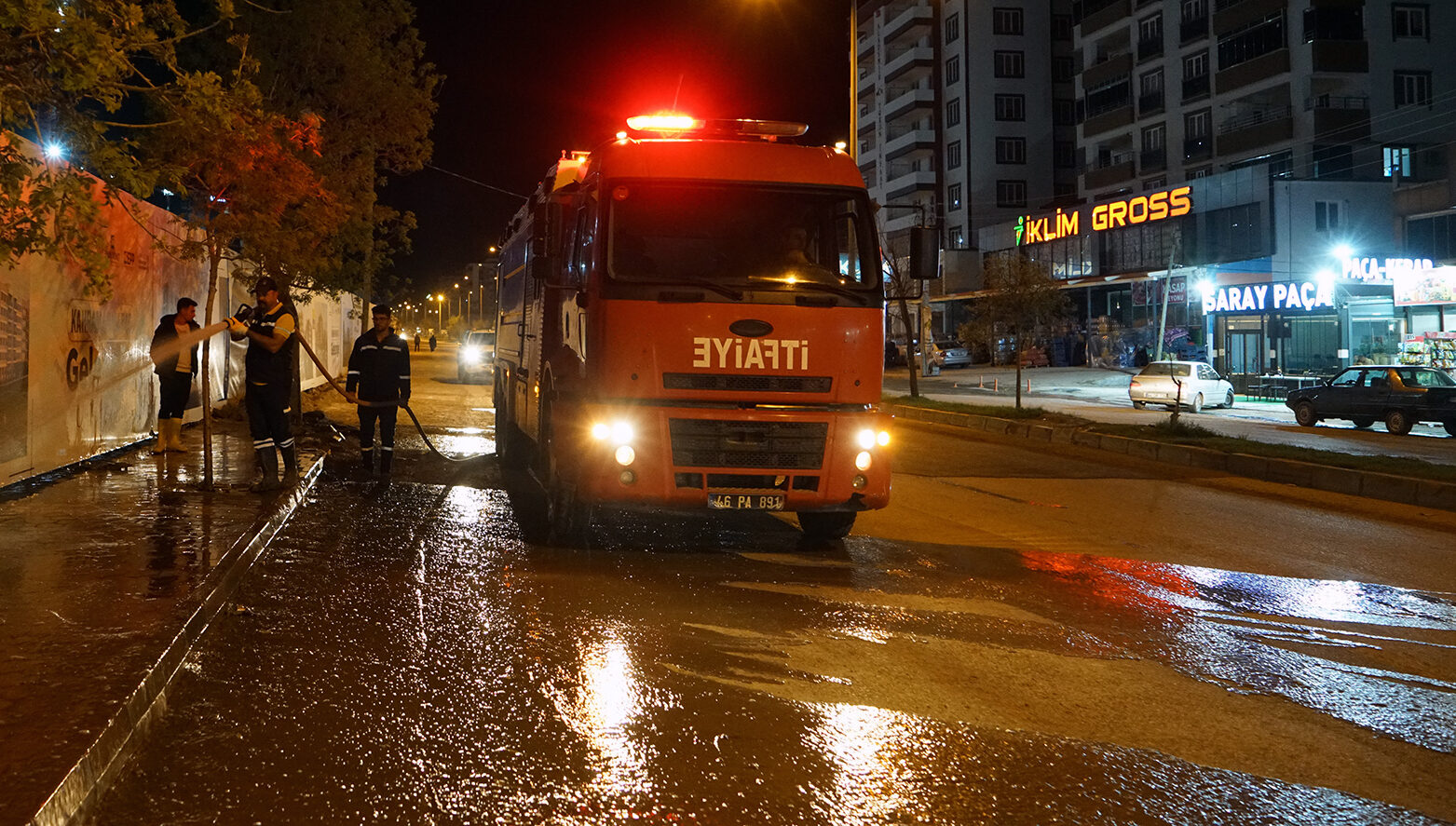Büyükşehir, Bayram Öncesi Temizlik Seferberliğini Sürdürüyor