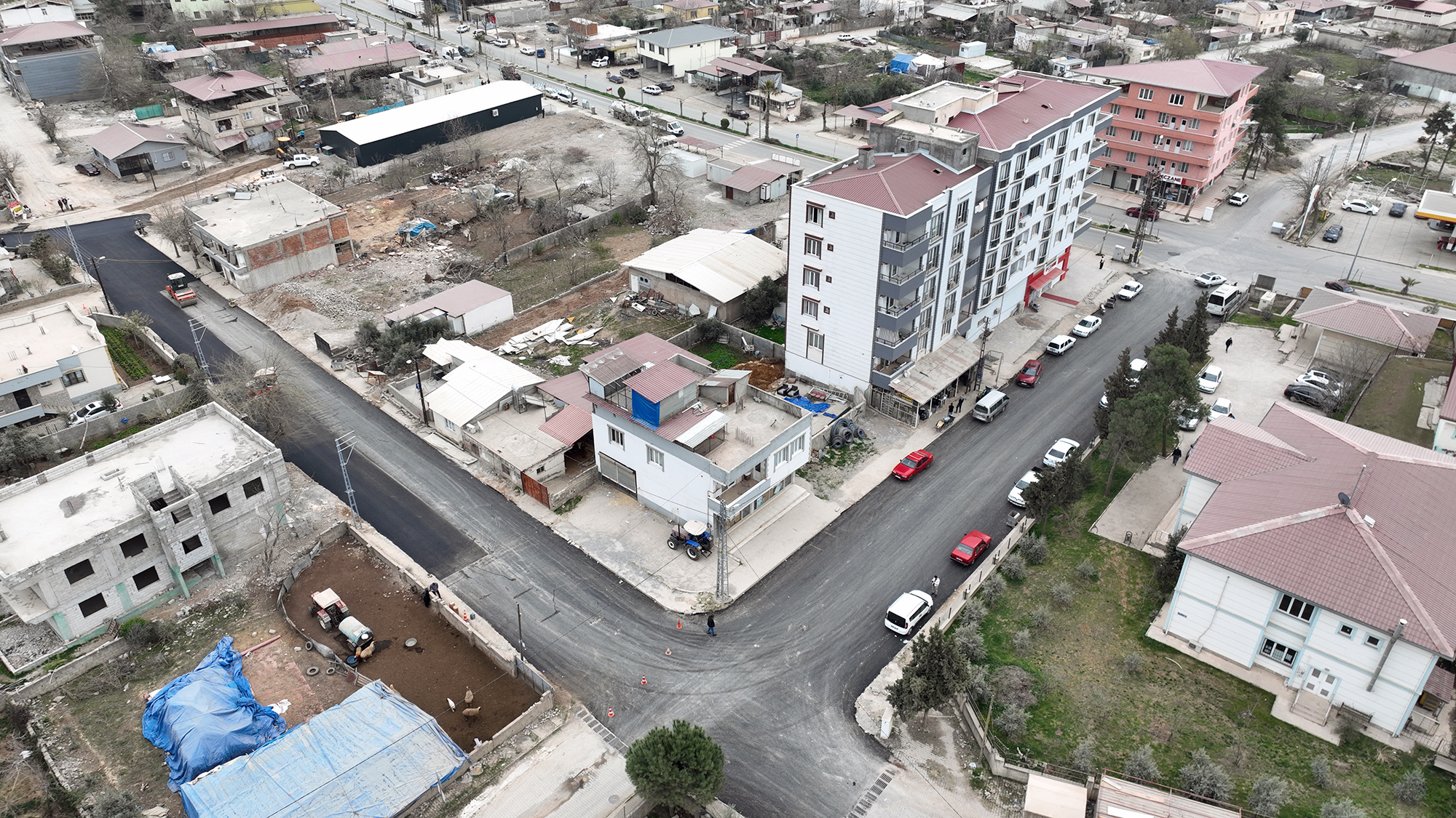 Büyükşehir Türkoğlu’nda Yolları Yeniliyor