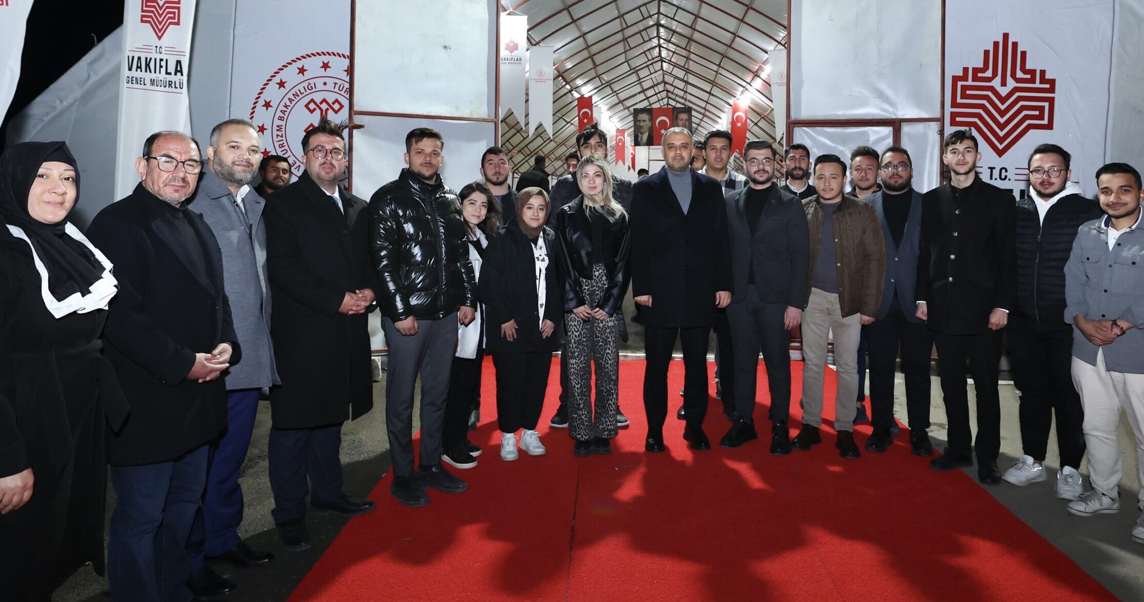 Başkan Hanifi Toptaş, ilk iftarını depremzede vatandaşlarla açtı
