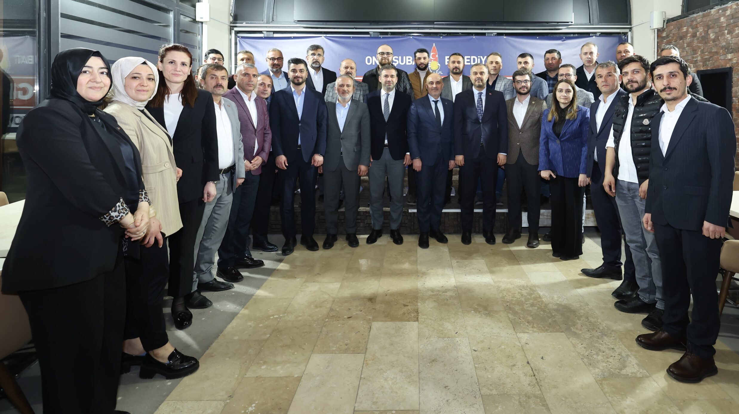 Başkan Toptaş ve İl Başkanı Gül, mahalle başkanlarıyla iftarda buluştu