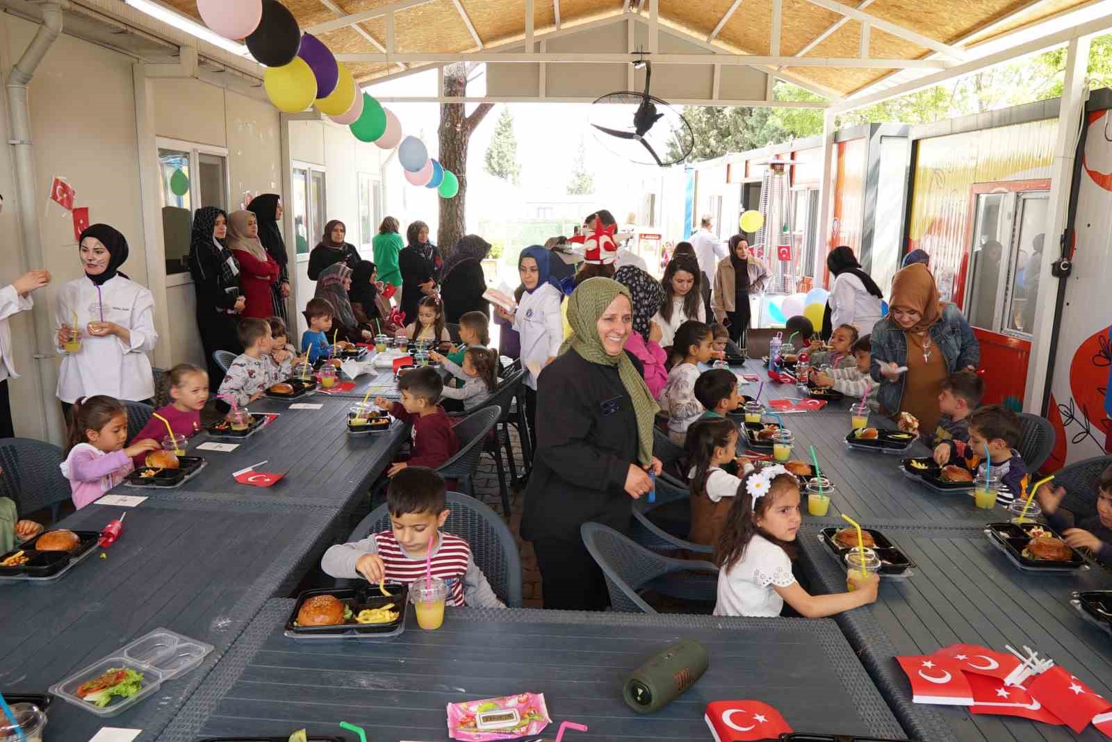 Depremzede çocuklara moral etkinliği