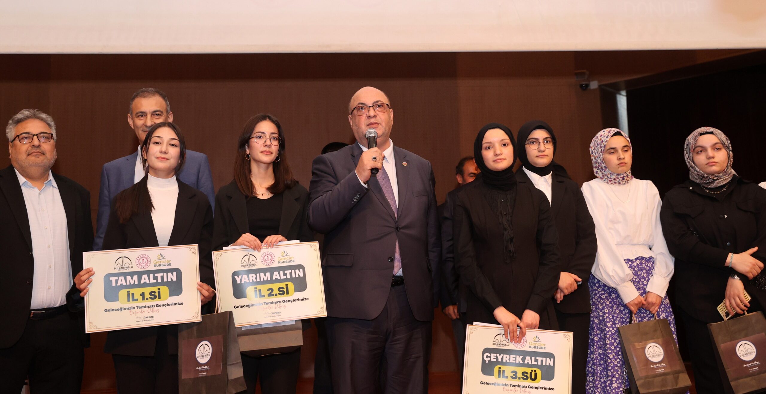 “GENÇLER KÜRSÜDE” YARIŞMASININ İL FİNALİ KAHRAMANMARAŞ’TA GERÇEKLEŞTİRİLDİ