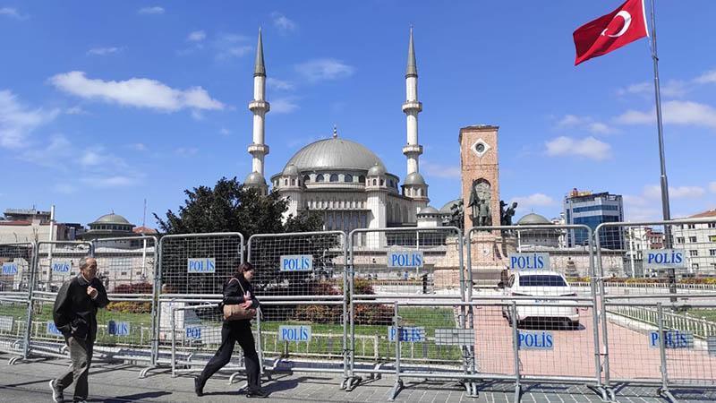Taksim’de 1 Mayıs hazırlıkları sürüyor