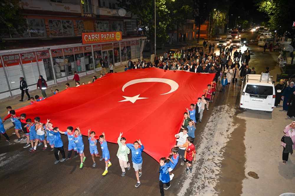 Türkoğlu 65 Yaşında: İlk Kez Böyle Kutlandı!