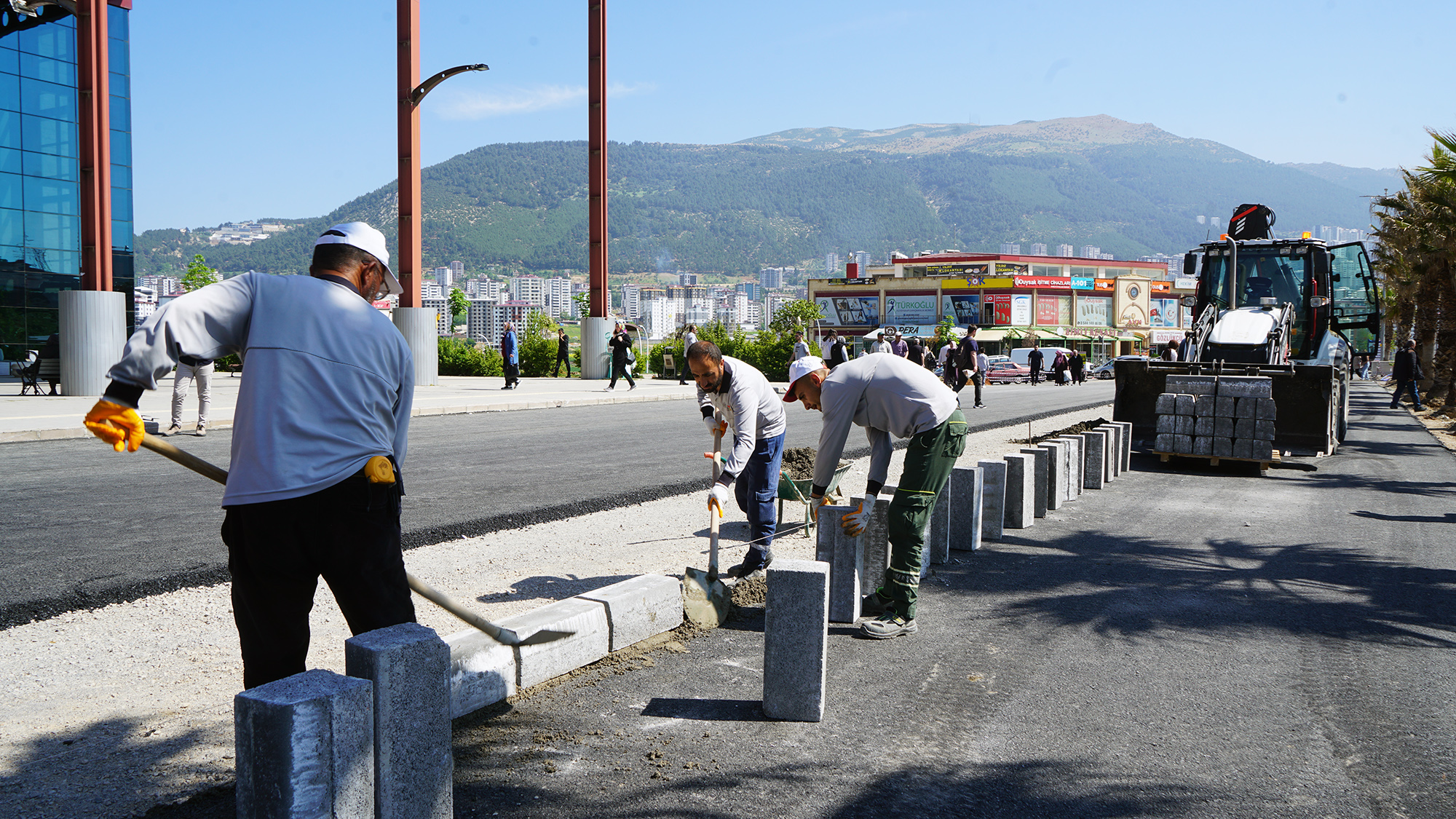 Büyükşehir, Üniversite Hastanesindeki Ulaşım Yatırımını Etaplar Halinde Sürdürüyor