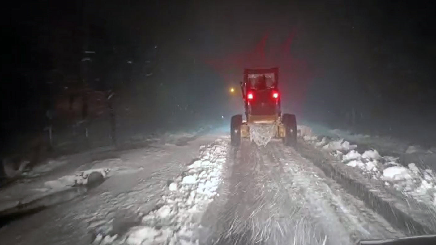 Büyükşehir’den Kar Yağışına Karşı Etkin Müdahale; Yüzlerce Araç ve Personel Sahada