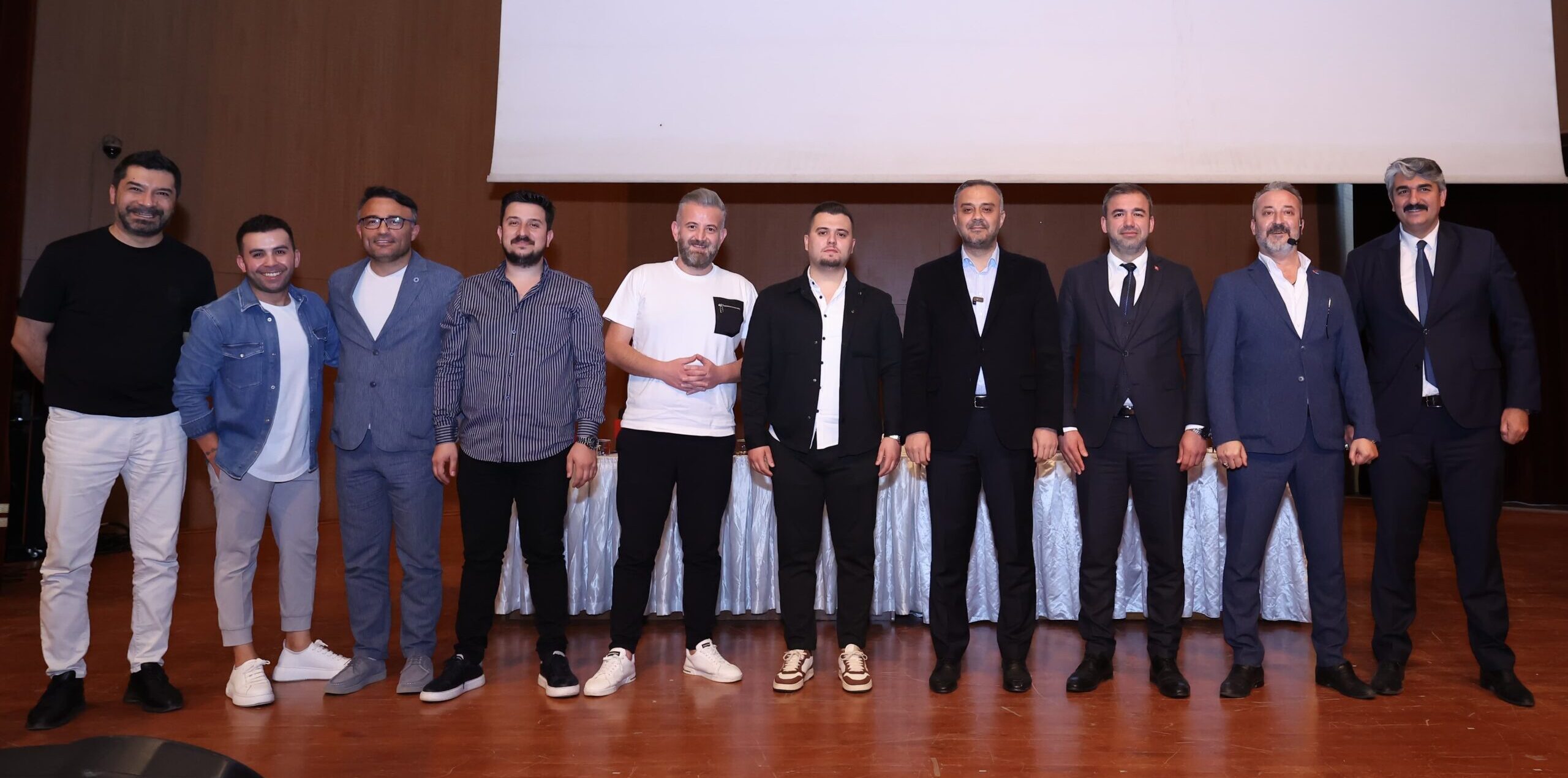 Onikişubat Belediyesi, ‘Kazandıran Taktikler’le ünlü hocaları öğrencilerle buluşturdu