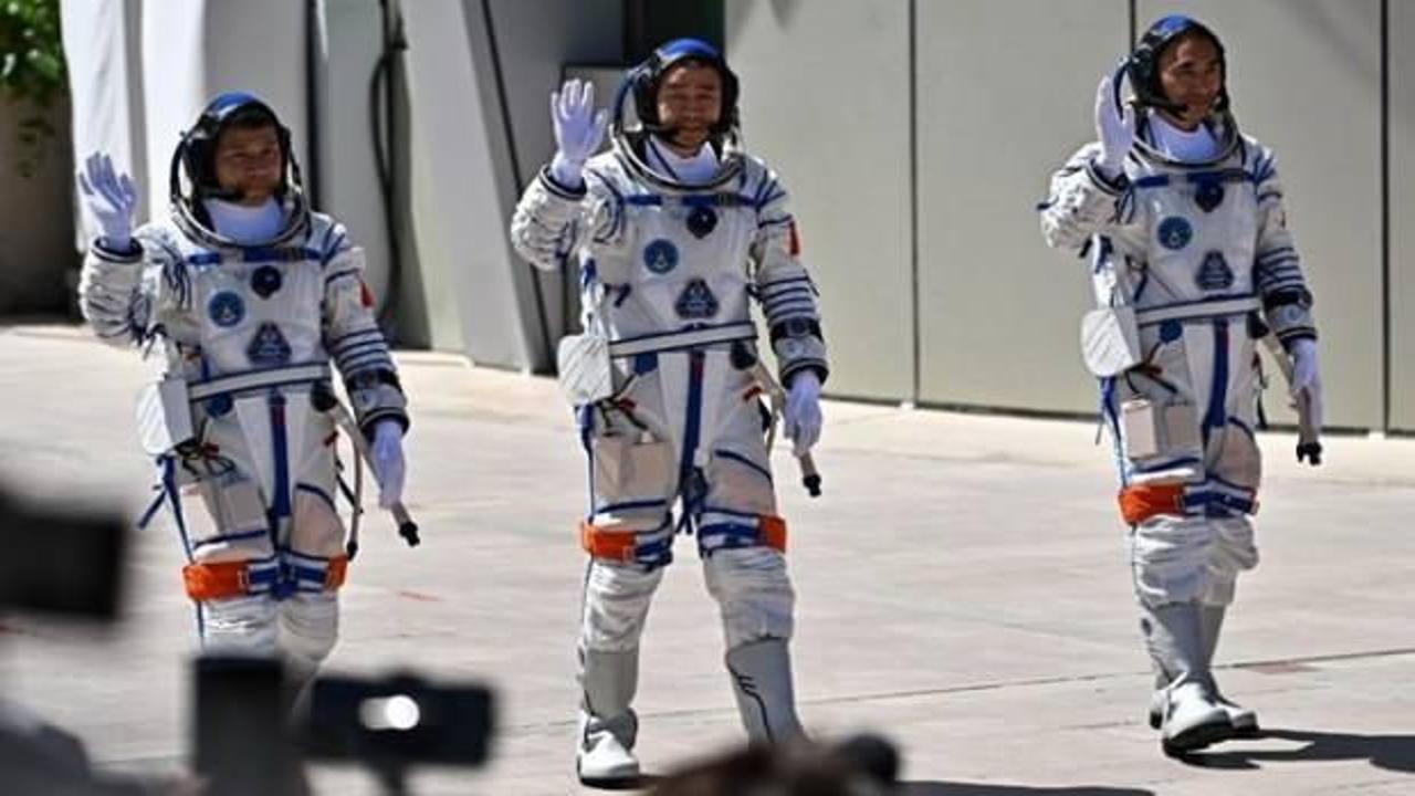 Çinli taykonotlar çölden fırlatıldı! Gök Sarayı’nda görev yapacaklar!