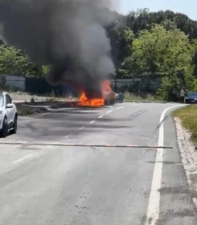 Eyüpsultan'da yanan 20 milyon liralık otomobilin sürücüsünün BJK Başkanı Serdal Adalı'nın oğlu olduğu ortaya çıktı