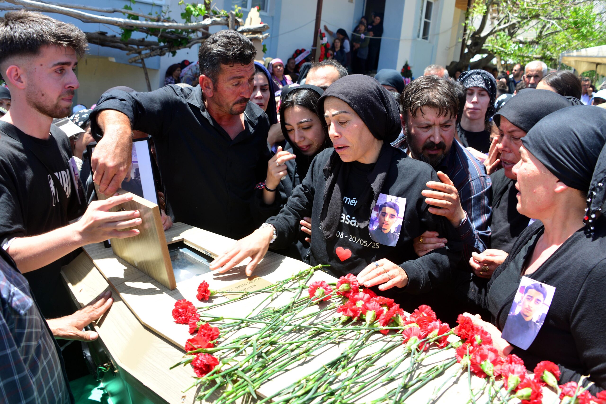 Fransa’da baltayla öldürülen Hasan, Kahramanmaraş’ta toprağa verildi