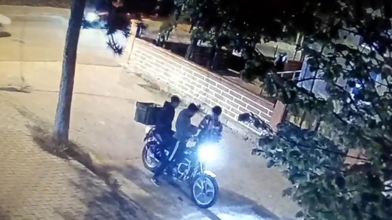 Motosikletle uyuşturucu satışı kamerada