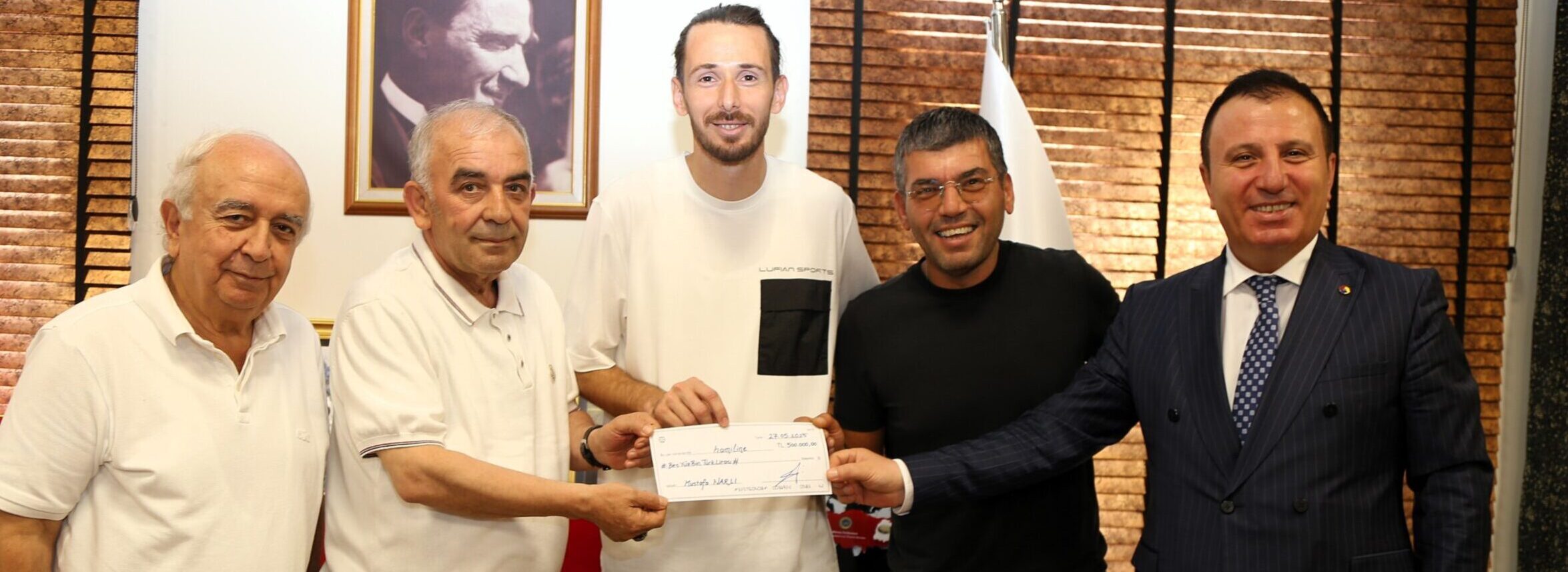 BAŞKAN NARLI’DAN GOL KRALI AYKUT ÇİFT’E ÖZEL ÖDÜL!