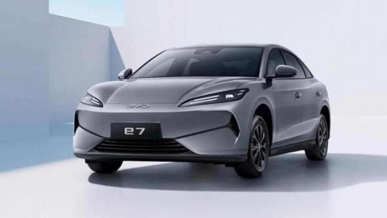 Türkiye’de piyasayı sallayacak! BYD e7, Egea fiyatının üçte birine denk geliyor!