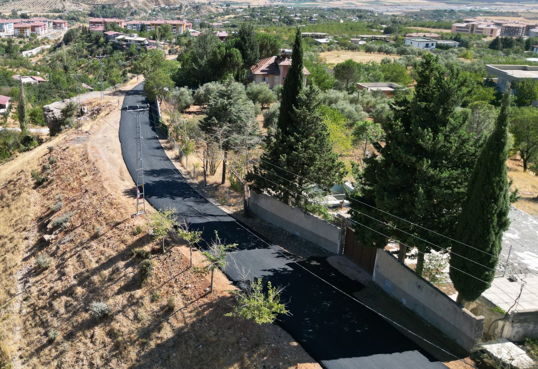 Akyar Mahallesi Toki Konutları Bağlantı Yolları Asfalt Kaplama Çalışmaları Tamamlandı