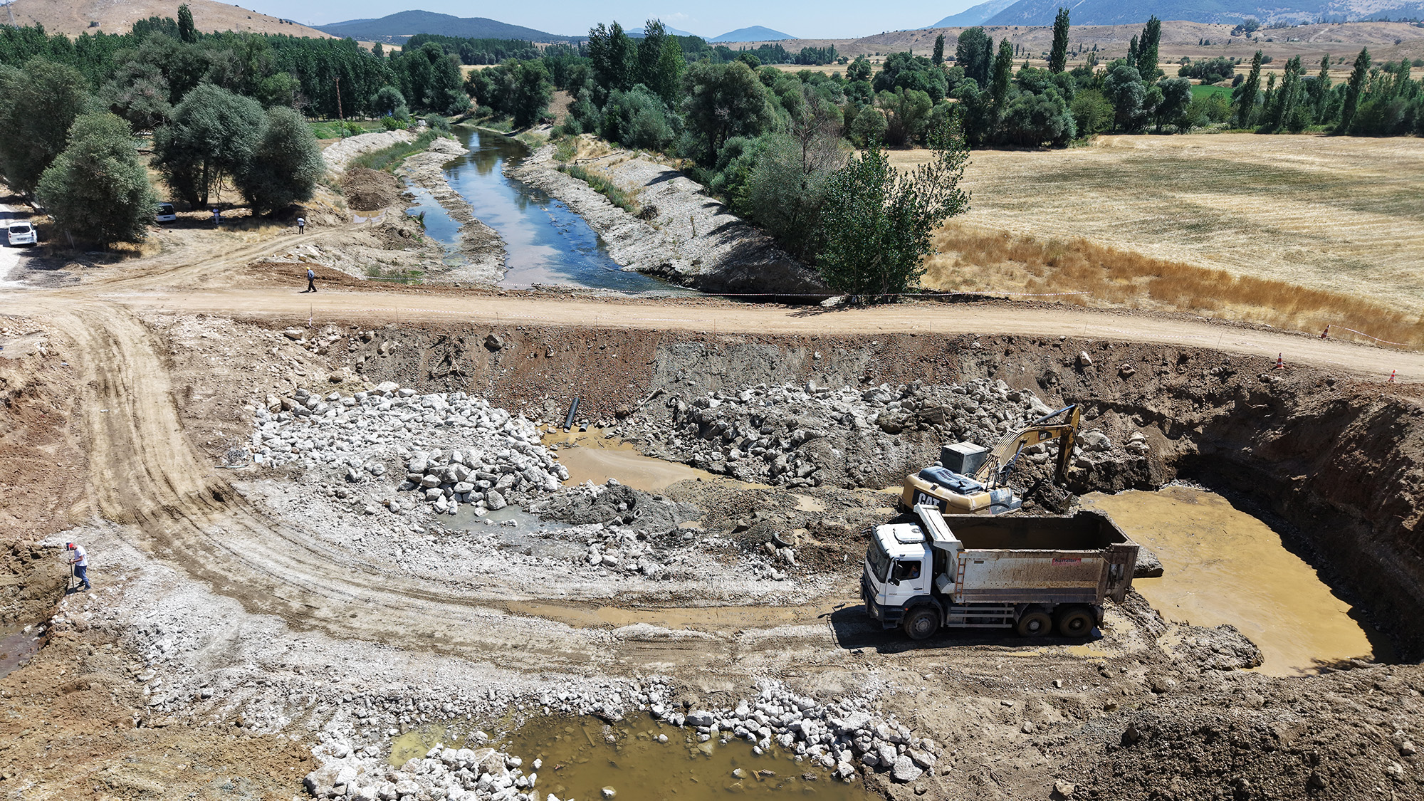 Büyükşehir’den Göksun’da Yarım Asırlık Köprünün Yerine Modern Bağlantı