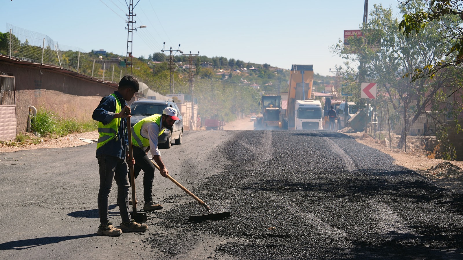 Altyapısı Tamamlanan Akyar TOKİ Yolu Sıcak Asfalta Buluştu