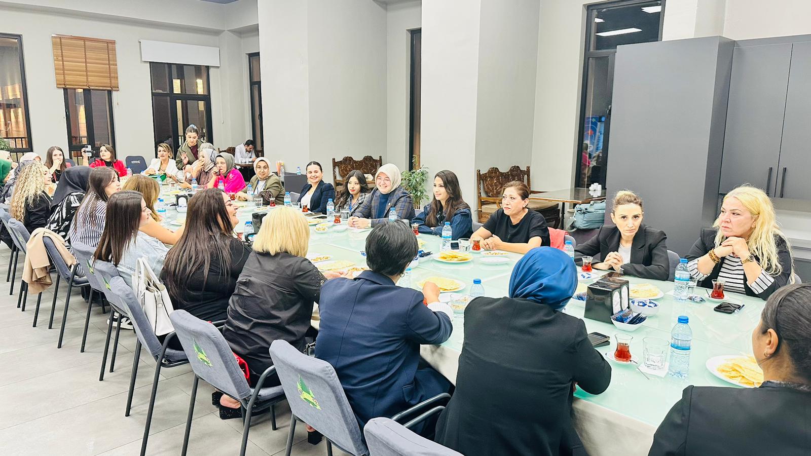 AK Parti Kahramanmaraş Milletvekili Tuba Köksal, Kadın Gazeteciler ve Yazarlarla Bir Araya Geldi