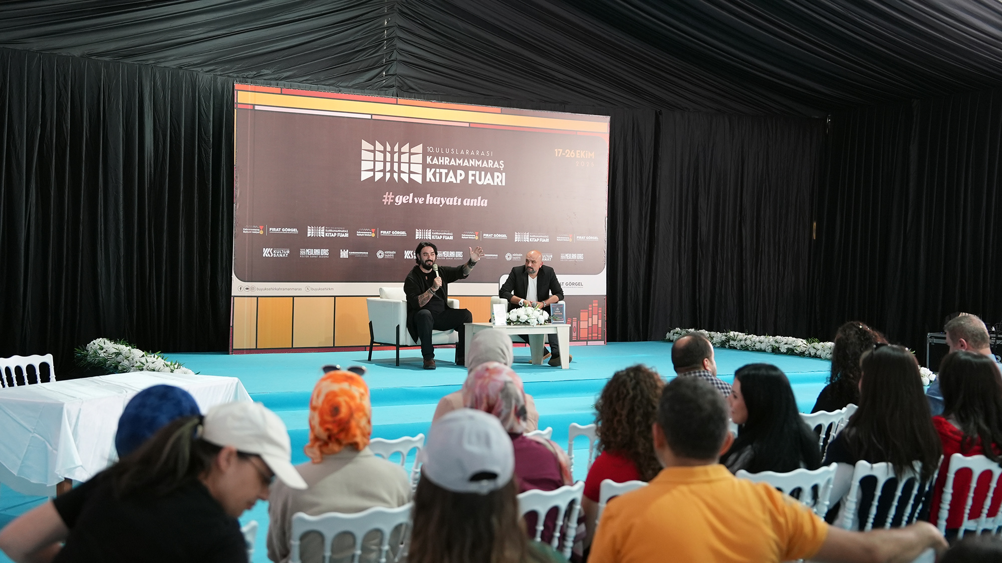 Kitap Fuarı, İkinci Gününde Batı ve Toytok Söyleşisiyle Devam Etti