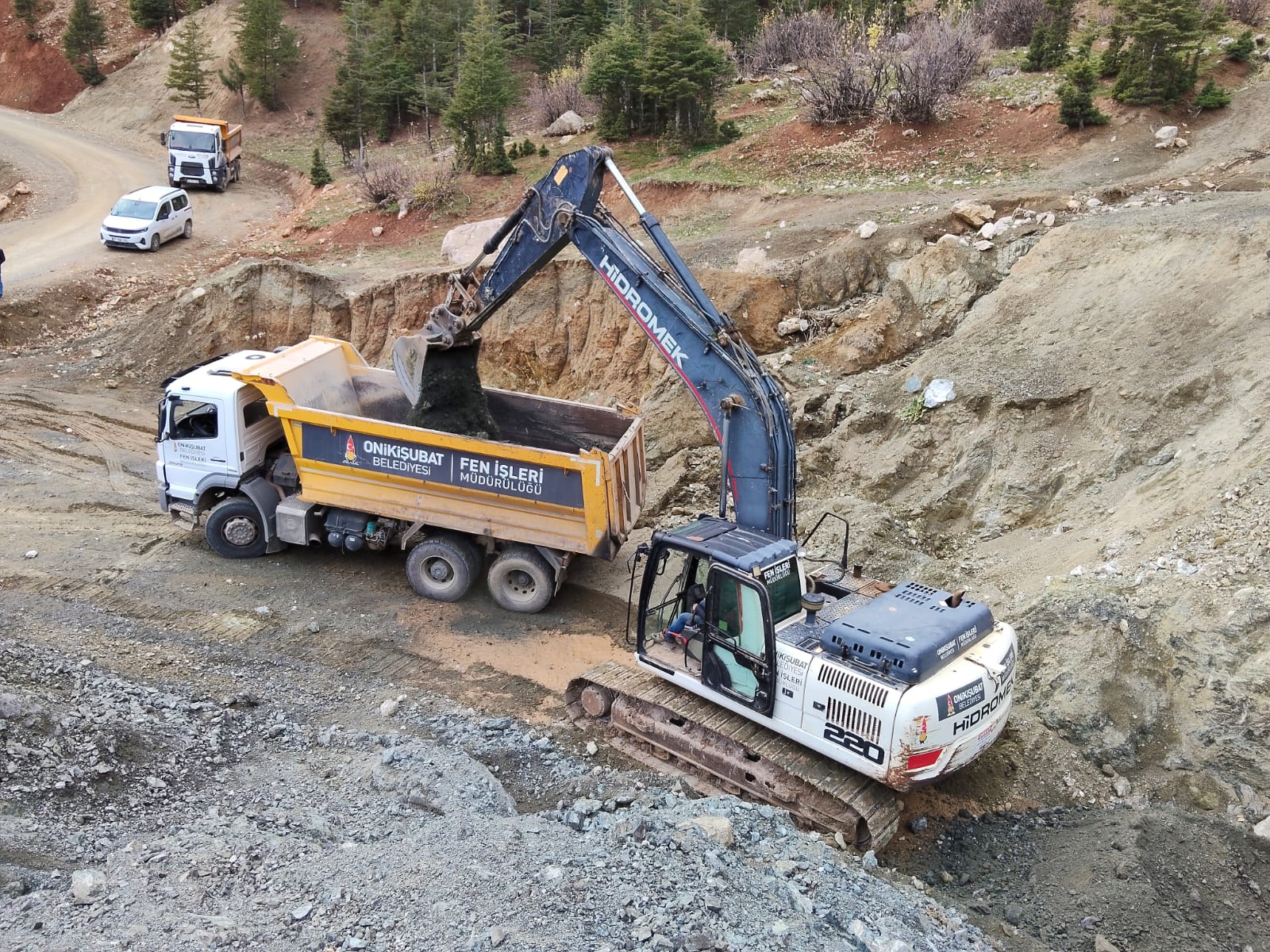 Onikişubat Belediyesi kırsalda 14 farklı noktada çalışıyor