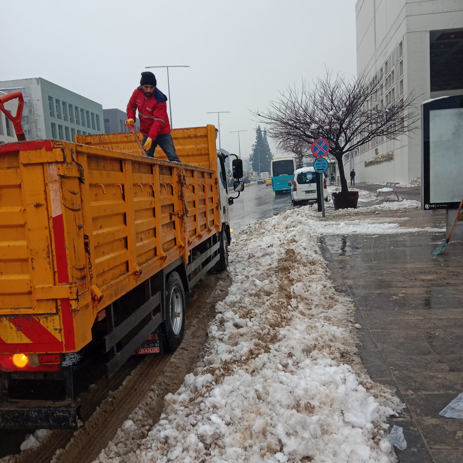 Büyükşehir, Karla Mücadeleyi Koordineli Şekilde Sürdürüyor