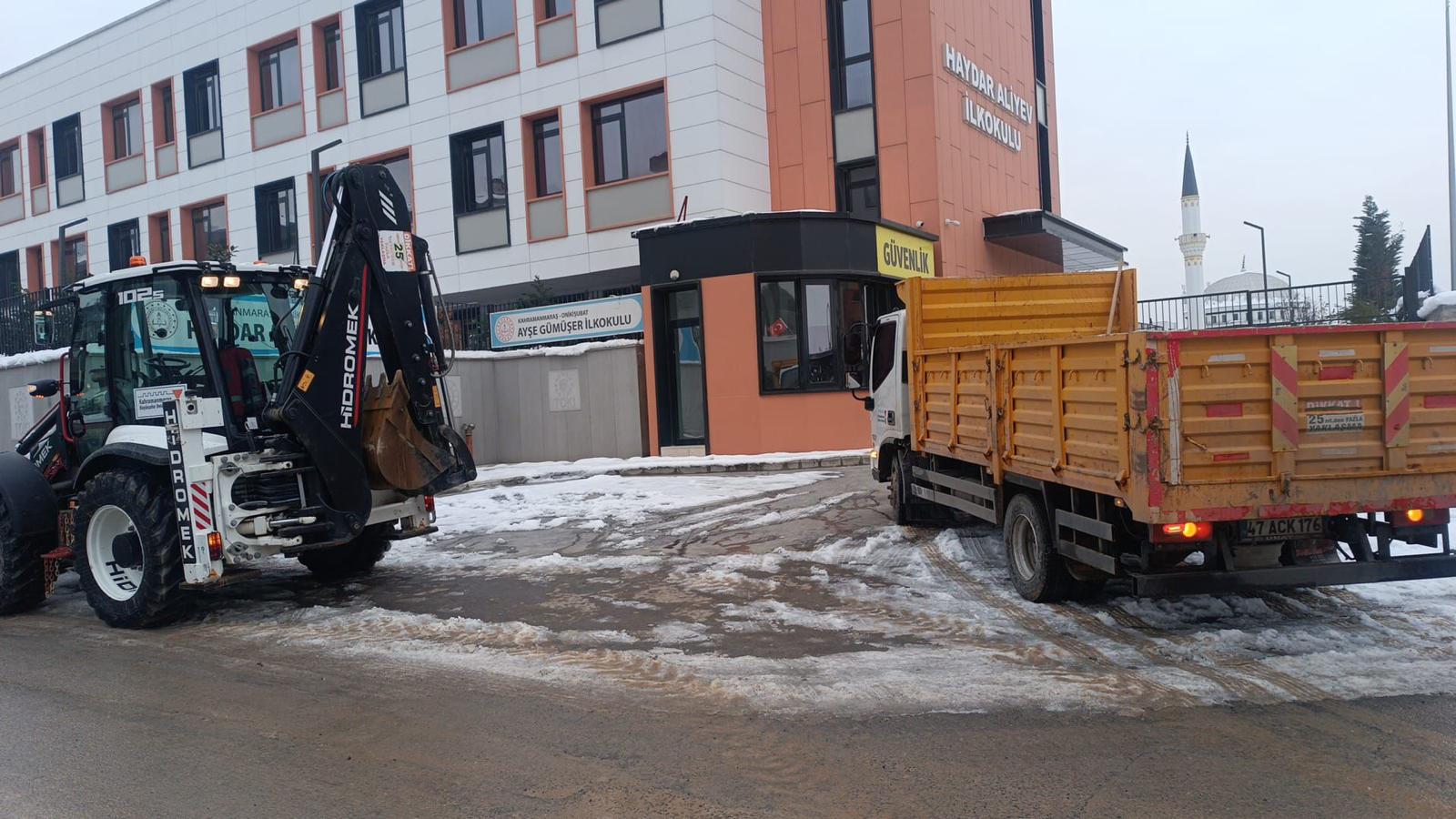 Büyükşehir’den Okul Çevrelerinde Yoğun Kış Mesaisi