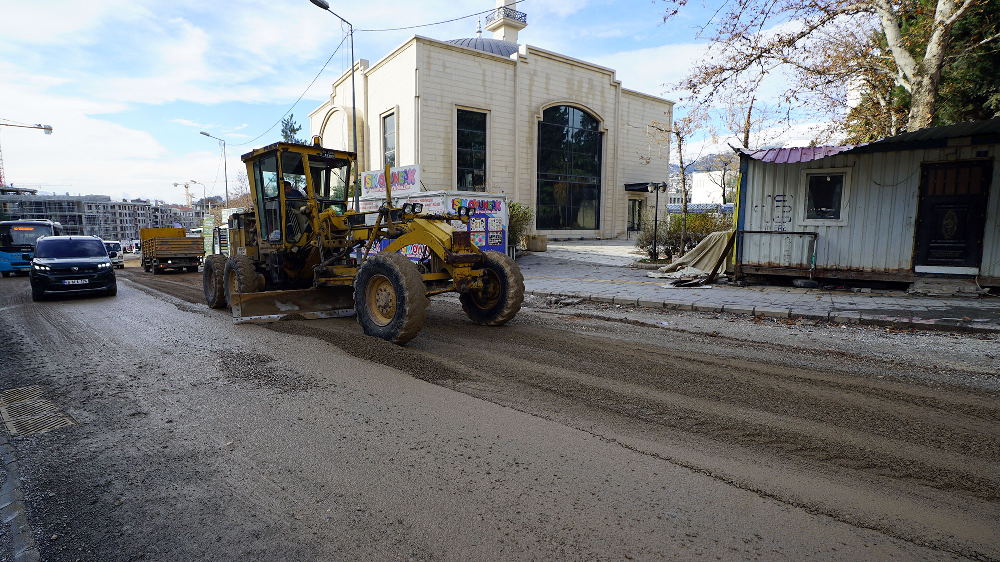 Büyükşehir’den Yağış Sonrası Yollardaki Bozulmalara Hızlı Müdahale