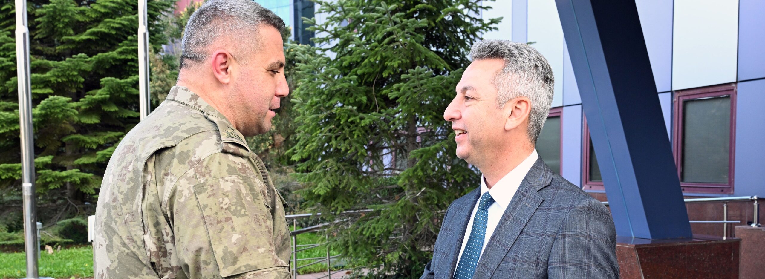 Zırhlı Tugay Komutanı Tuğgeneral Mahmut Sert’ten Rektör Okumuş’a Ziyaret