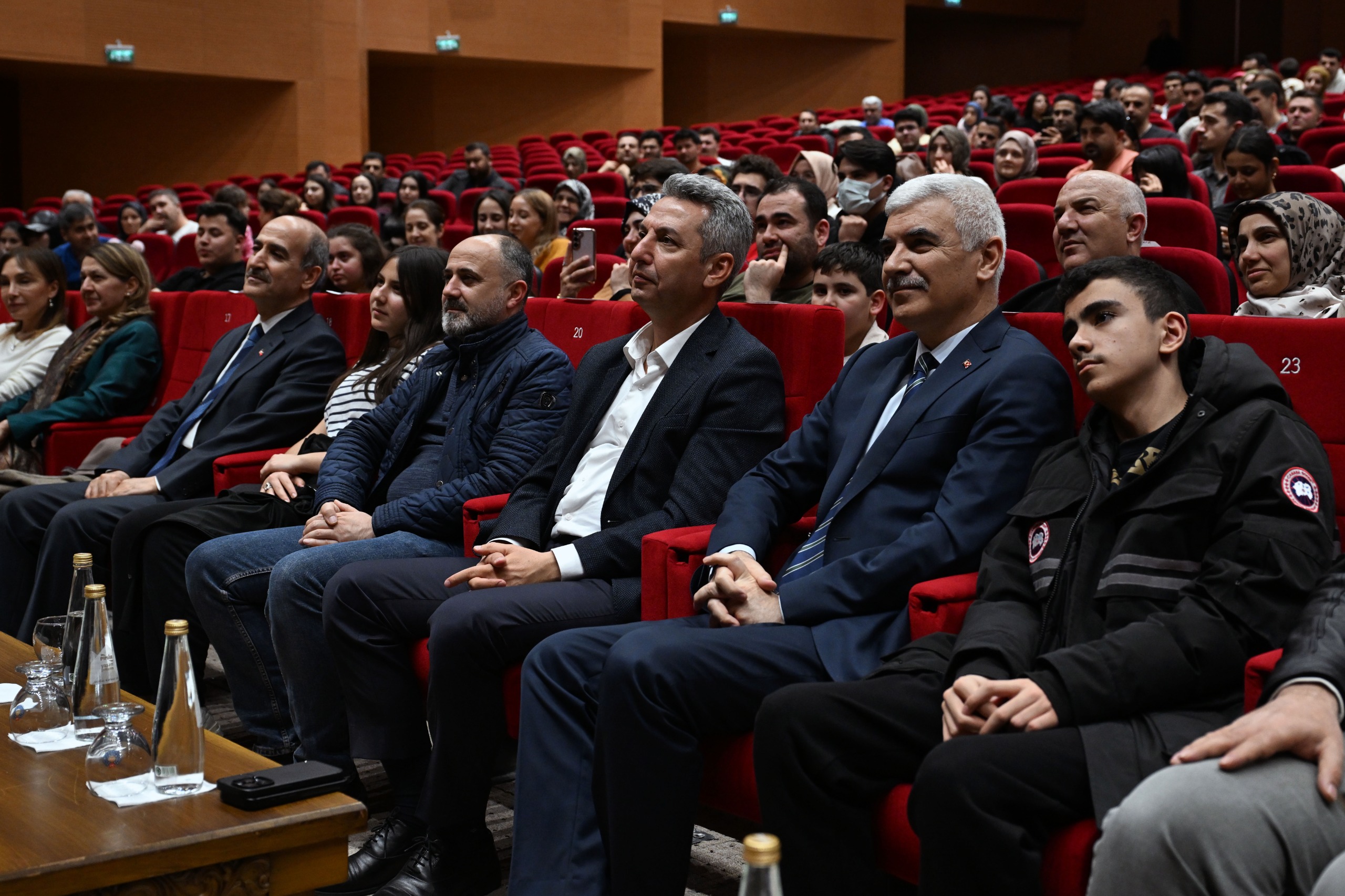 KSÜ’de “Firavunla Yüz Yüze” Adlı Tiyatro Oyunu Sahnelendi