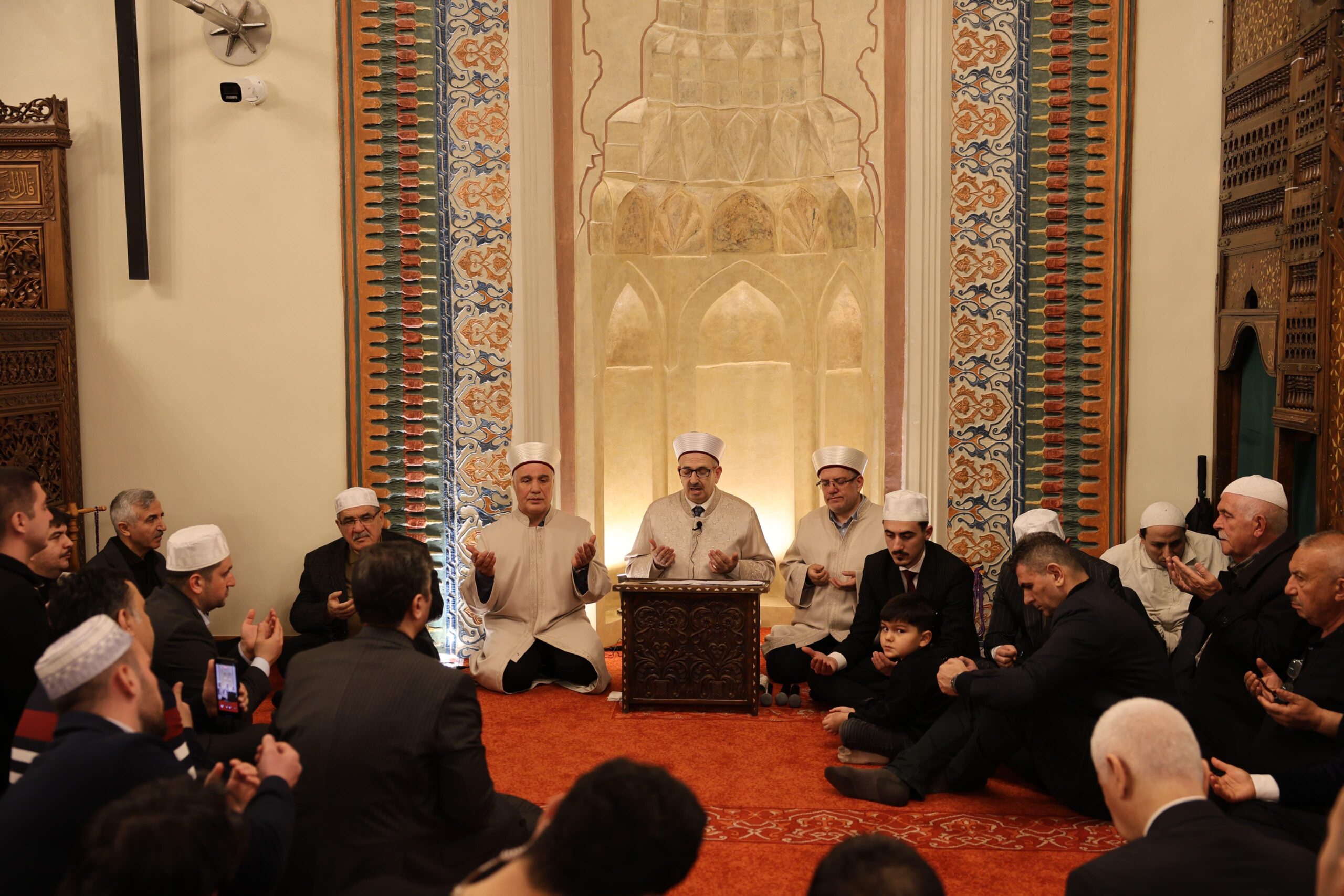 Tarihi Ulu Camii, Kadir Gecesi’nde Doldu Taştı