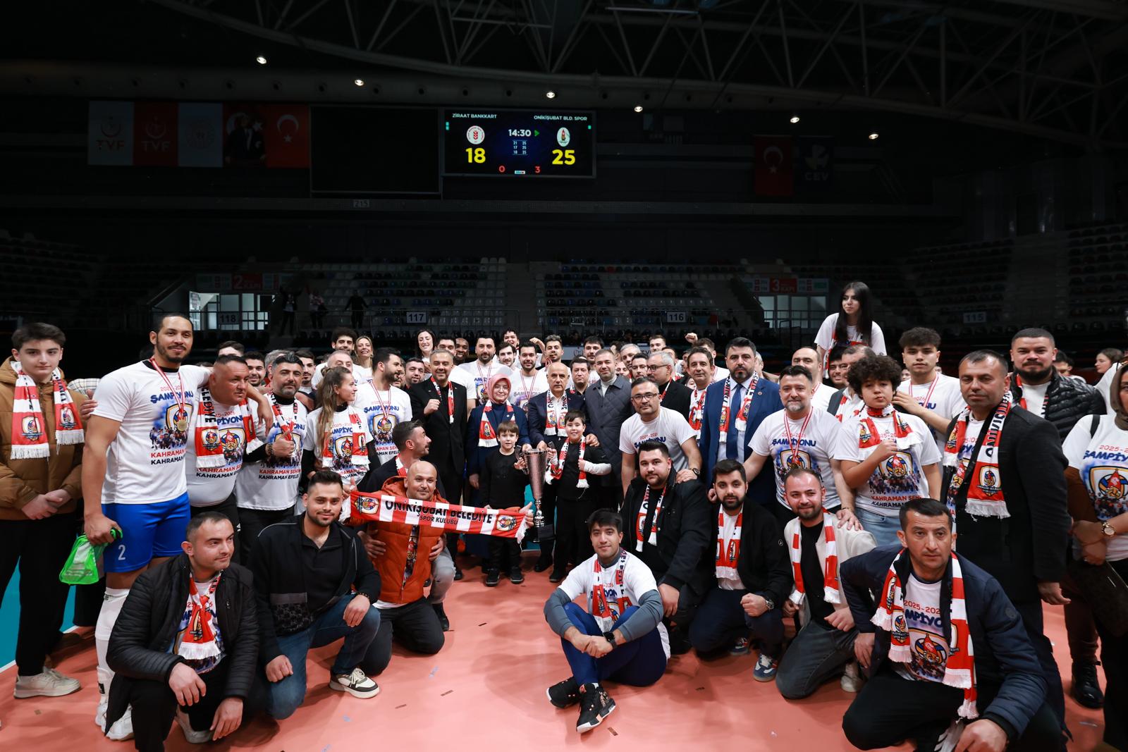 Edeler, artık Efeler Ligi’nde! Şampiyon Onikişubat Belediye Spor kupasına kavuştu