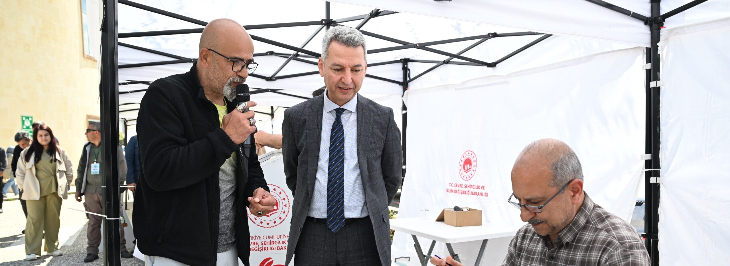 Rektör Okumuş, Yeşil Kampüs Festivalinde Stantları İnceledi