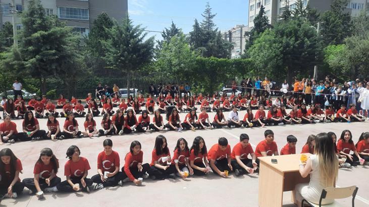 9 kişinin hayatını kaybettiği Ayser Çalık Ortaokulu’nda sessiz 23 Nisan