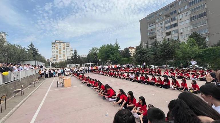 9 kişinin hayatını kaybettiği Ayser Çalık Ortaokulu'nda sessiz 23 Nisan