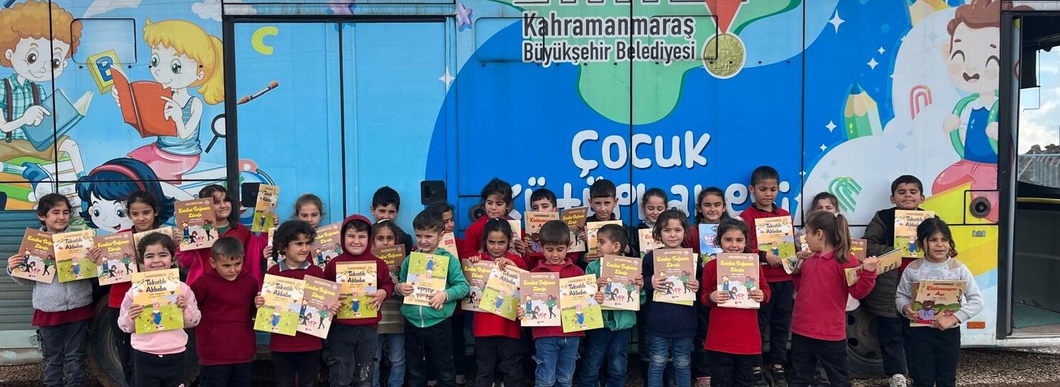 Büyükşehir’in Mobil Kütüphanesi Mart’ta Yüzlerce Çocuğa Ulaştı